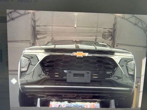 Used 2025 Chevrolet Trax LT w/ LT Convenience Package FWD image 11