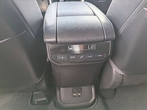 Used 2021 Toyota Highlander XSE AWD/4WD image 18
