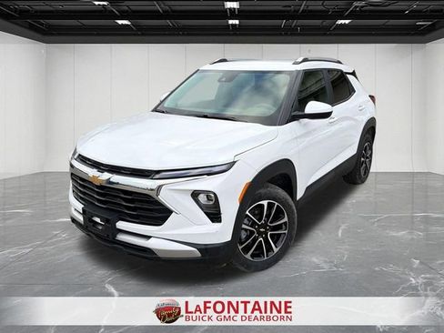 Used 2025 Chevrolet TrailBlazer LT FWD image 1