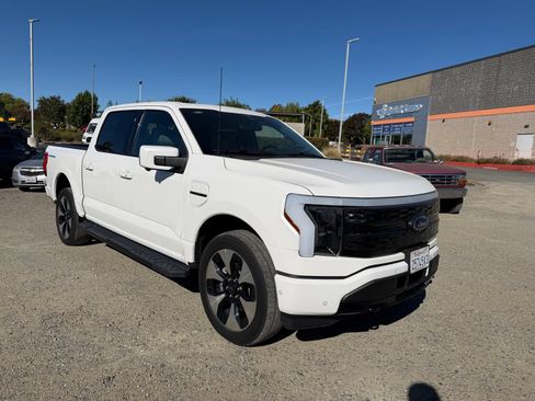 Used 2023 Ford F150 Lightning Platinum AWD/4WD image 7