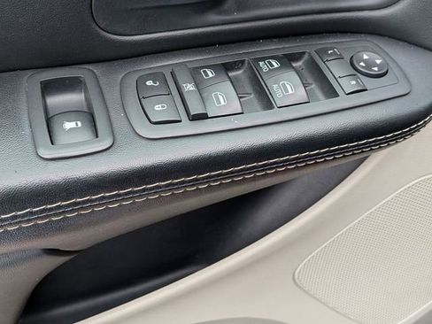 Used 2018 Dodge Grand Caravan SXT image 13
