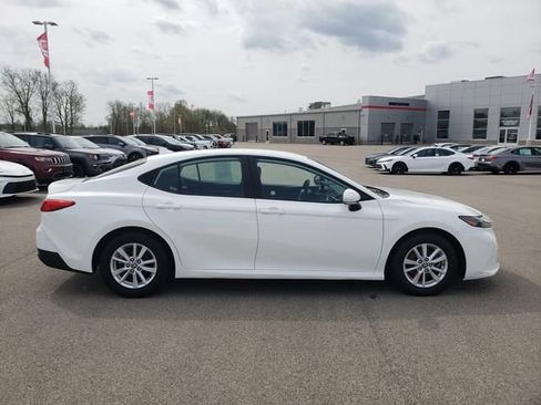 Used 2025 Toyota Camry LE FWD image 4