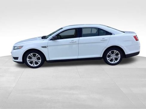 Used 2018 Ford Taurus SE image 1