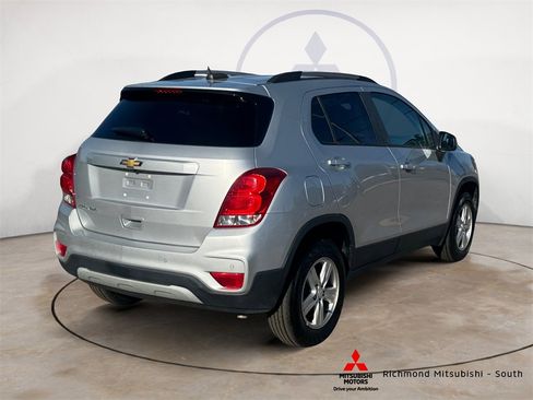 Used 2022 Chevrolet Trax LT w/ Driver Confidence Package image 3