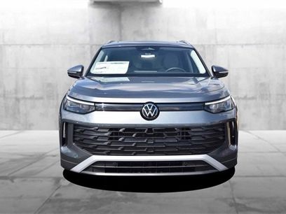 New 2025 Volkswagen Tiguan SE