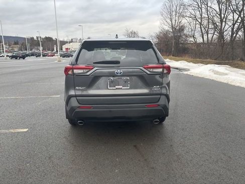 Used 2023 Toyota RAV4 XLE image 4