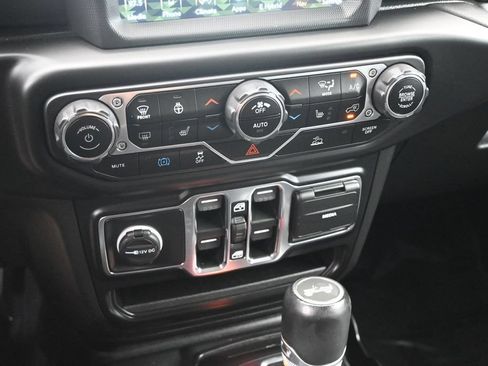 Used 2021 Jeep Wrangler Unlimited Sahara w/ Cold Weather Group AWD/4WD image 18