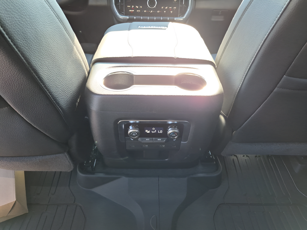 New 2026 GMC Yukon Denali w/ Denali Reserve Package AWD/4WD image 31