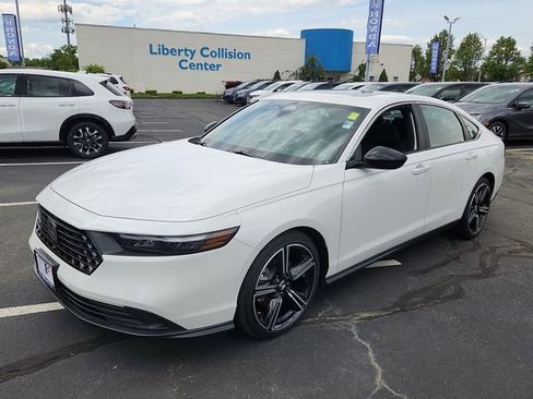Used 2025 Honda Accord Sport image 3