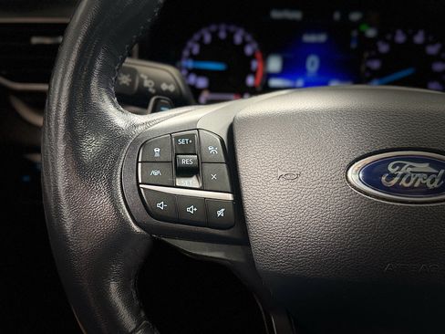 Used 2020 Ford Explorer XLT w/ Equipment Group 202A AWD/4WD image 16