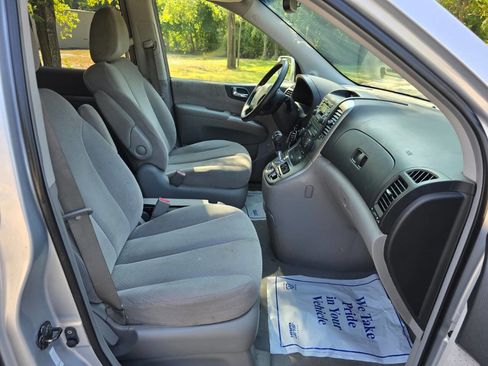 Used 2007 Hyundai Entourage GLS image 13