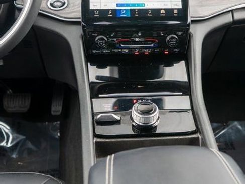 Used 2024 Jeep Grand Cherokee Limited image 17