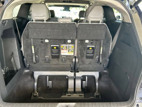 Used 2025 Toyota Sienna XLE FWD image 40