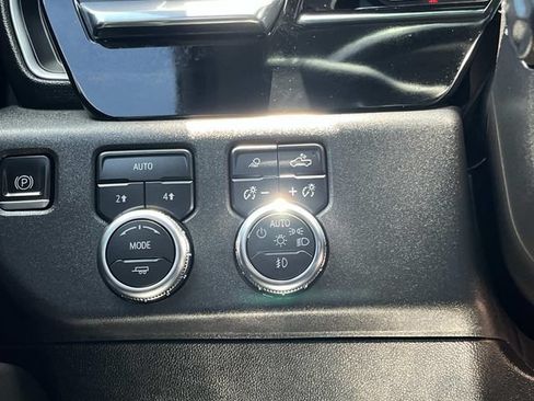 Used 2022 GMC Sierra 1500 SLT w/ SLT Convenience Package AWD/4WD image 36