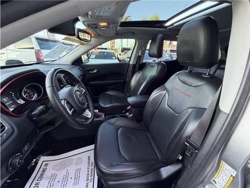 Used 2019 Jeep Compass Trailhawk w/ Leather Interior Group AWD/4WD image 17