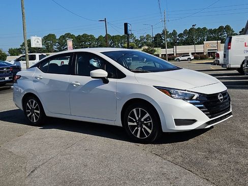 Used 2025 Nissan Versa SV FWD image 1
