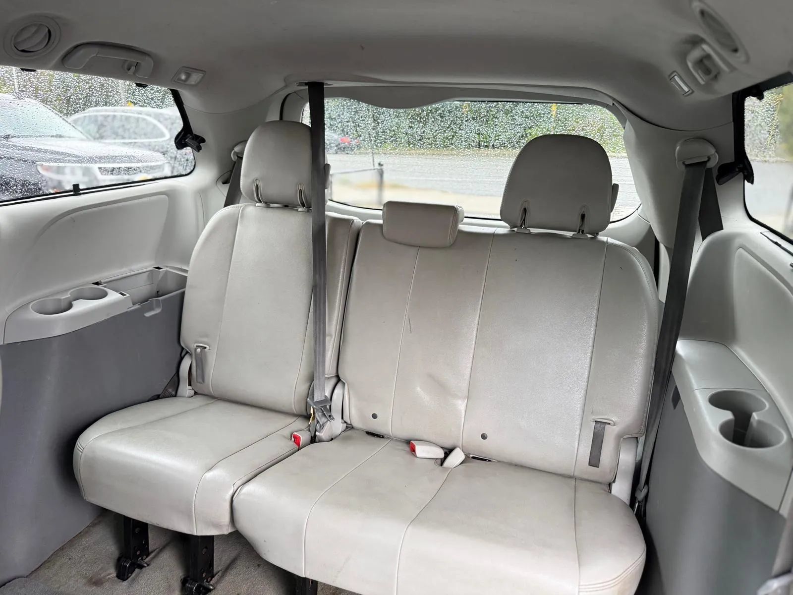 Used 2011 Toyota Sienna XLE w/ Entertainment Pkg FWD image 16