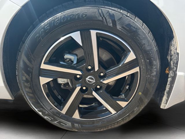 Used 2025 Nissan Sentra SV FWD image 11