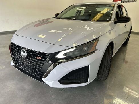 Used 2023 Nissan Altima 2.5 SR w/ SR Premium Package AWD/4WD image 7