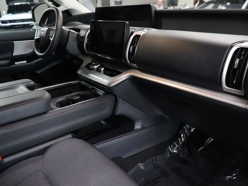 Used 2025 Ford Expedition Active RWD image 29