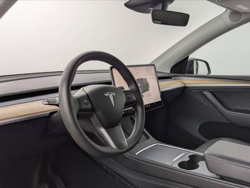 Used 2023 Tesla Model Y Long Range AWD/4WD image 23