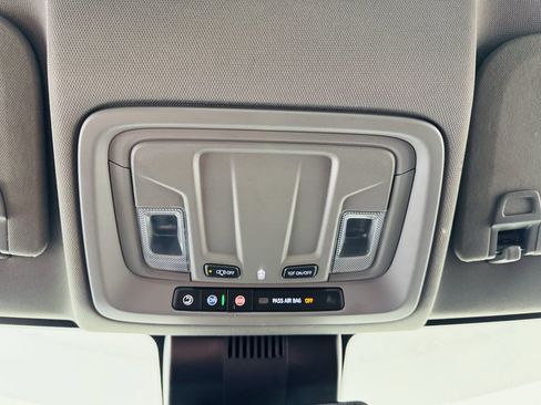 Used 2025 GMC Sierra 1500 SLT RWD image 19