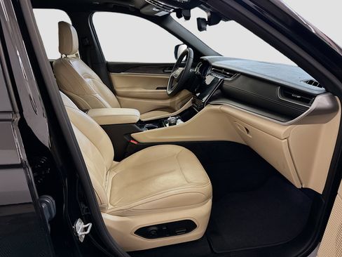 Used 2023 Jeep Grand Cherokee L Limited image 35