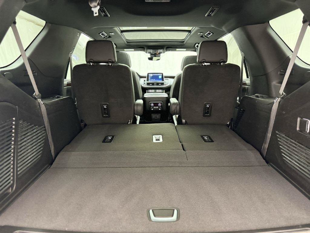 Used 2024 Chevrolet Tahoe High Country AWD/4WD image 32