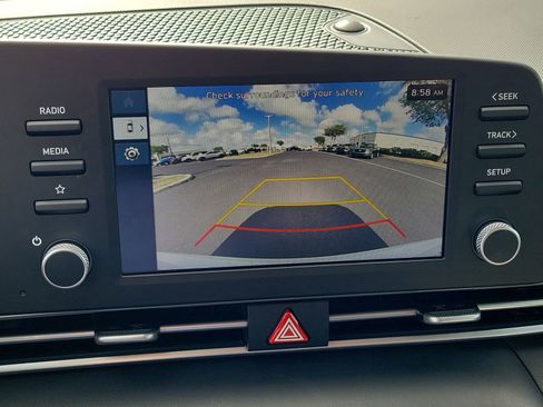 Used 2025 Hyundai Elantra SE FWD image 22