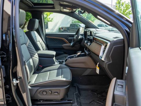 New 2026 GMC Canyon Denali w/ LPO, Denali Black Edition AWD/4WD image 10