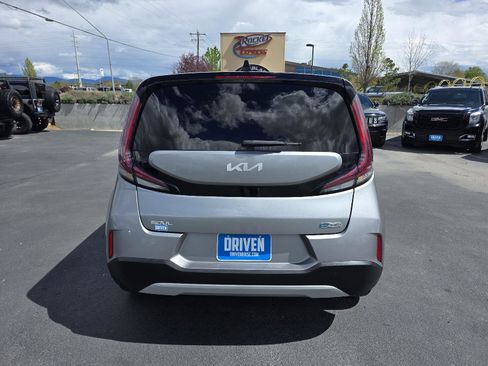Used 2023 Kia Soul EX image 6