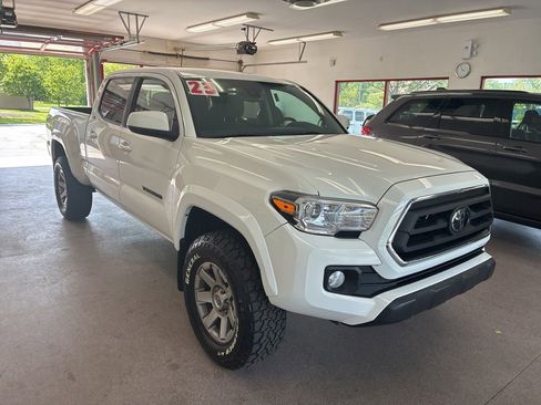 Used 2023 Toyota Tacoma SR5 AWD/4WD image 1