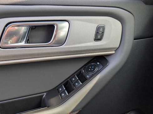 New 2025 Ford Explorer Active w/ Active Comfort Package image 17