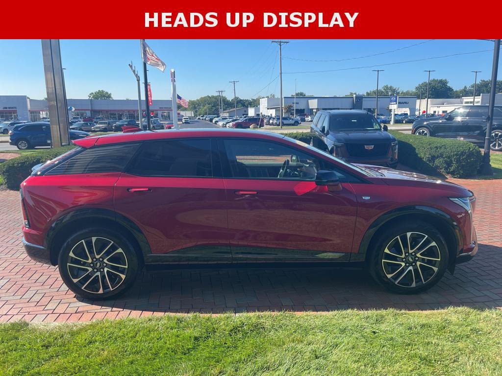 Used 2025 Cadillac Optiq Sport 2 w/ LPO, Floor Liner Package AWD/4WD image 7