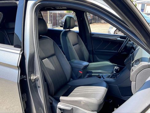 Certified 2023 Volkswagen Tiguan SE R-Line FWD image 6