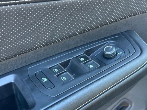 Used 2024 Volkswagen Atlas Cross Sport SE w/ Panoramic Sunroof Package image 18