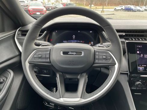 Used 2025 Jeep Grand Cherokee L Altitude AWD/4WD image 15
