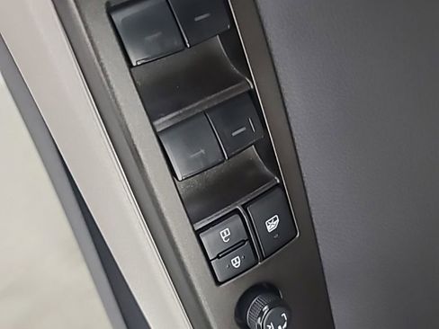 Used 2022 Toyota Camry SE FWD image 23