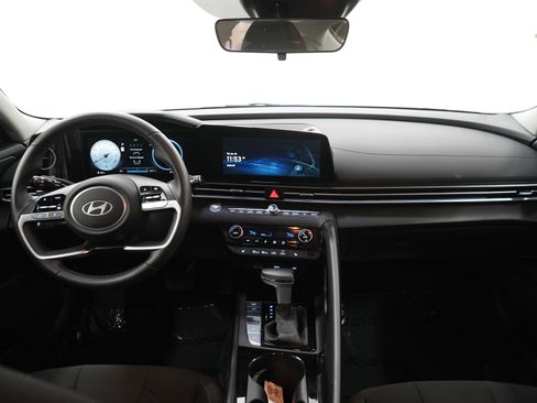 Used 2025 Hyundai Elantra SEL FWD image 14