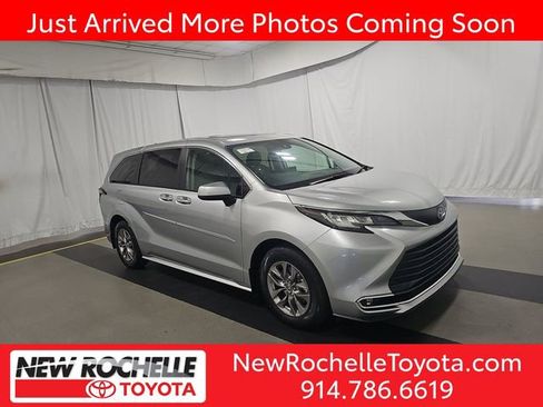 Used 2023 Toyota Sienna XLE w/ Protection Package (TMS) FWD image 1