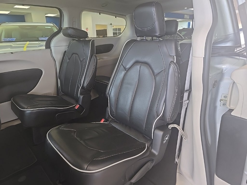 Used 2024 Chrysler Pacifica Limited FWD image 34