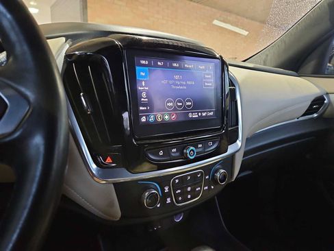 Used 2022 Chevrolet Traverse LT FWD image 49