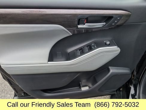 New 2026 Toyota Highlander Platinum AWD/4WD image 10