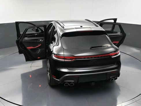Certified 2026 Porsche Macan AWD/4WD image 35