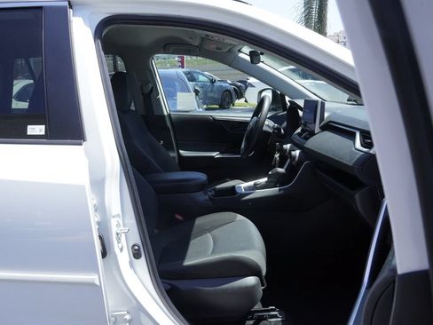 Used 2024 Toyota RAV4 LE AWD/4WD image 25