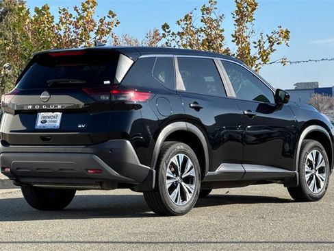 Used 2023 Nissan Rogue SV image 4