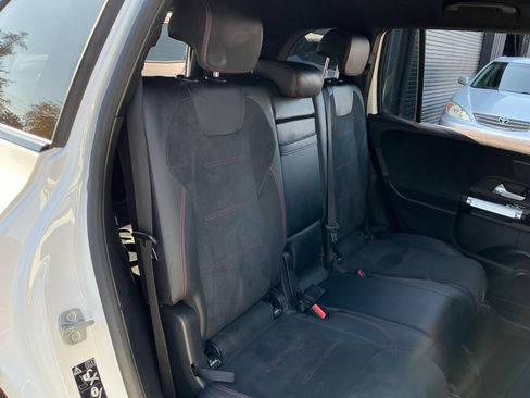 Used 2023 Mercedes-Benz EQB 300 4MATIC SUV image 21