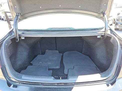 Used 2020 Hyundai Elantra SE FWD image 28