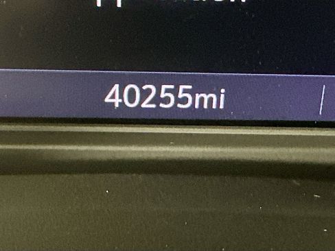 Used 2023 Buick Enclave Essence image 19