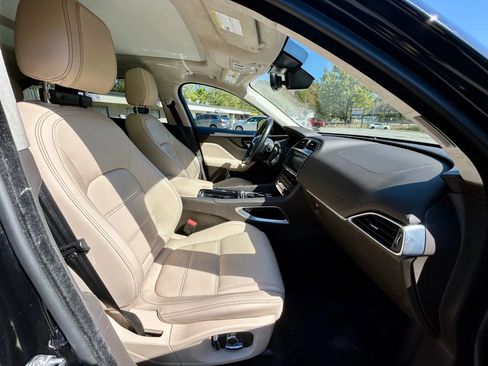 Used 2020 Jaguar F-PACE Prestige image 19